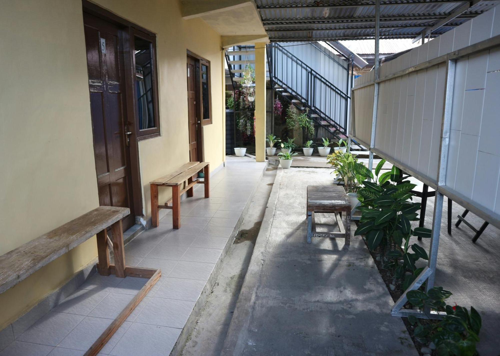 Tange Guest House Ruteng Dış mekan fotoğraf