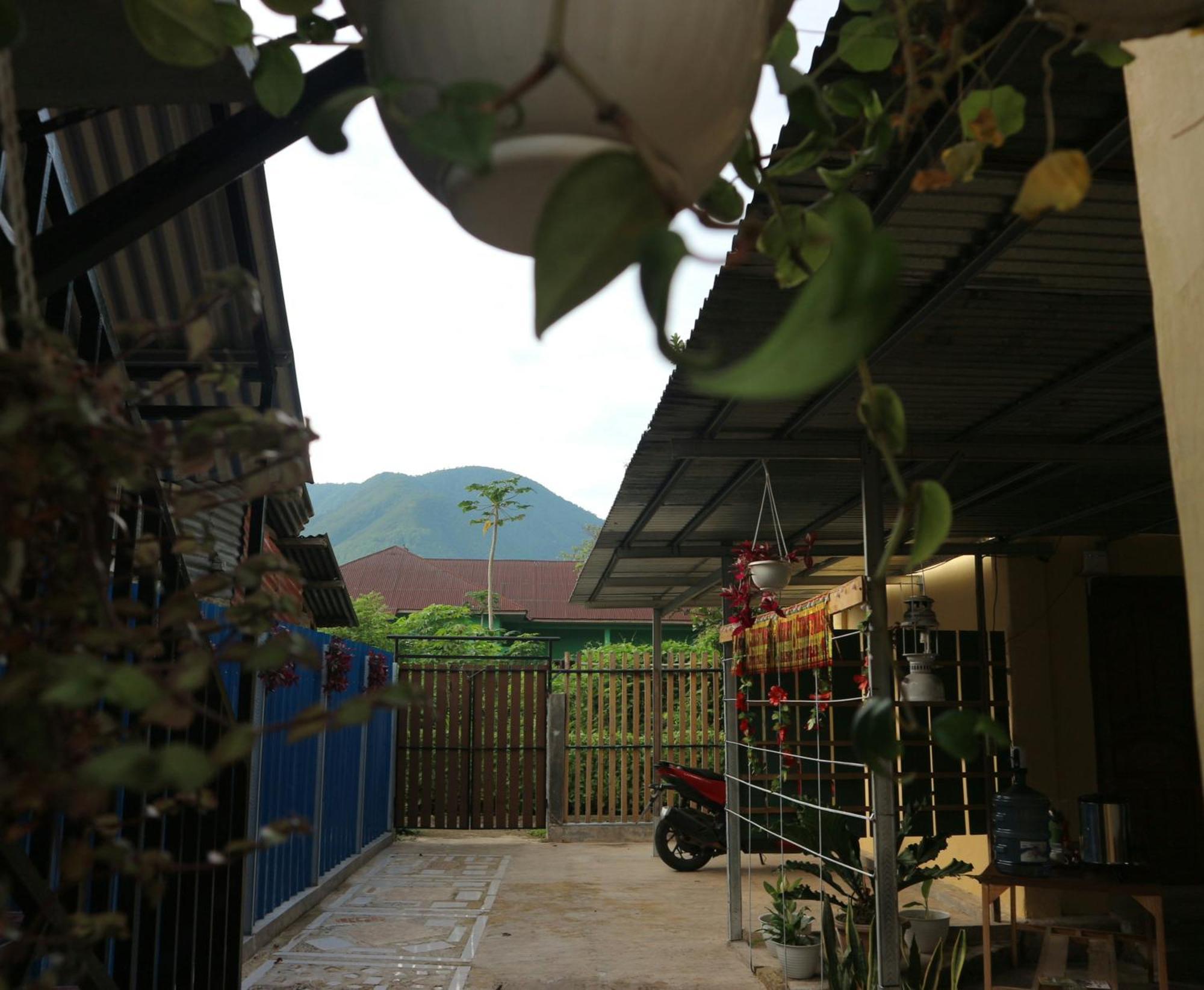 Tange Guest House Ruteng Dış mekan fotoğraf